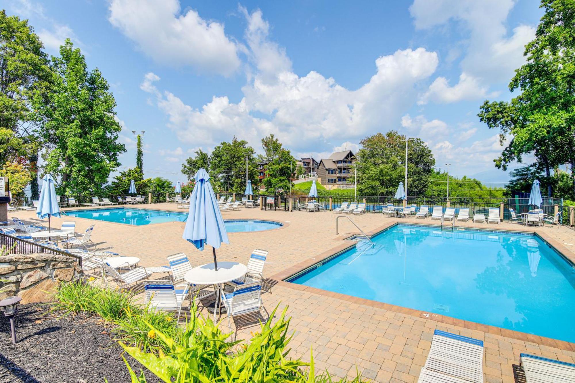 Gatlinburg Vacation Rental Balcony With Hot Tub! Экстерьер фото