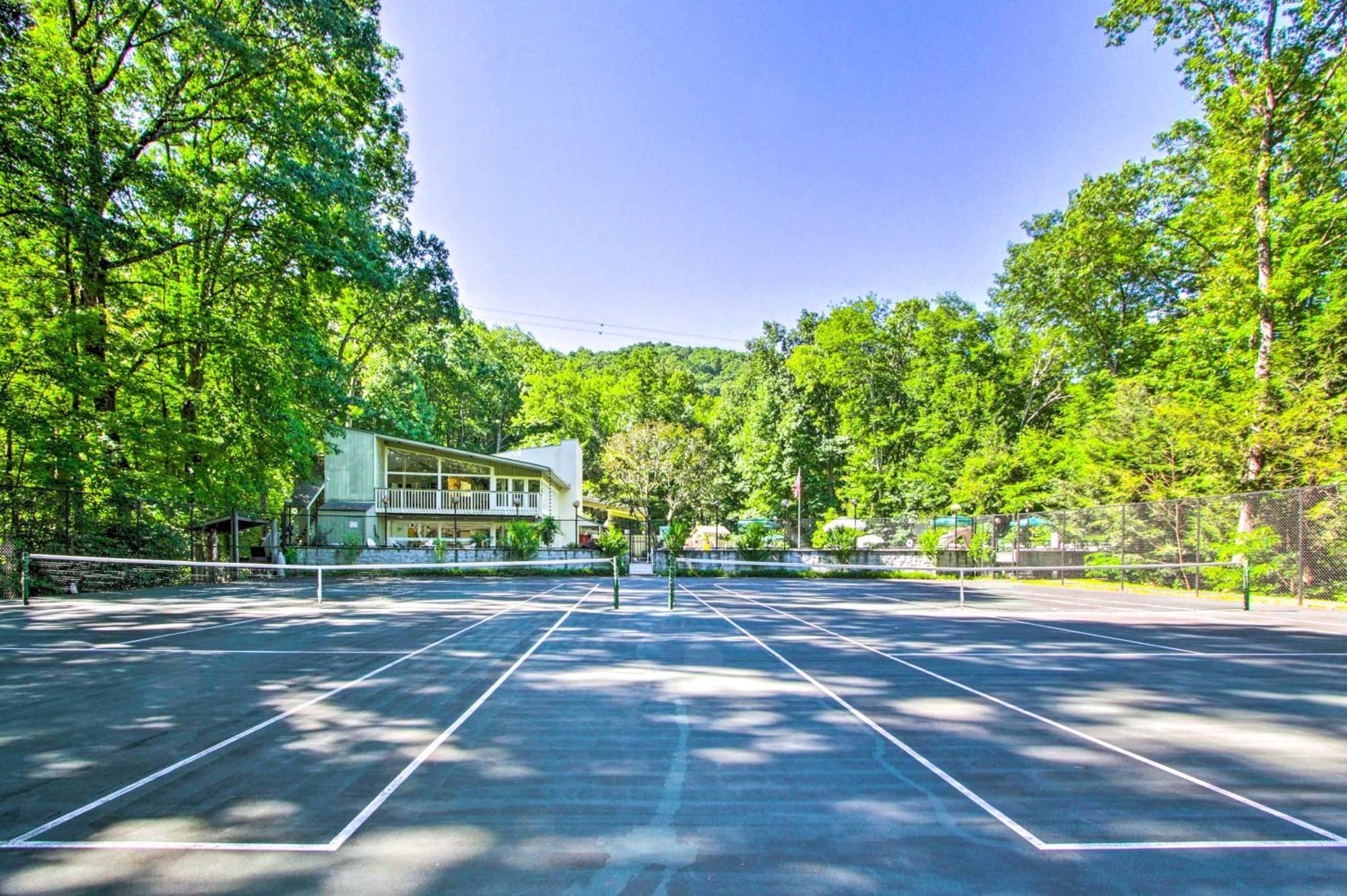 Gatlinburg Vacation Rental Balcony With Hot Tub! Экстерьер фото